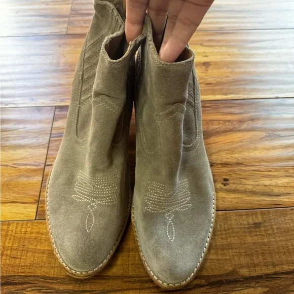 Dolce Vita Women Boot Brown Size 8 Bootie Pull Tabs Stacked Mid Ankle Pull On - Picture 2 of 5